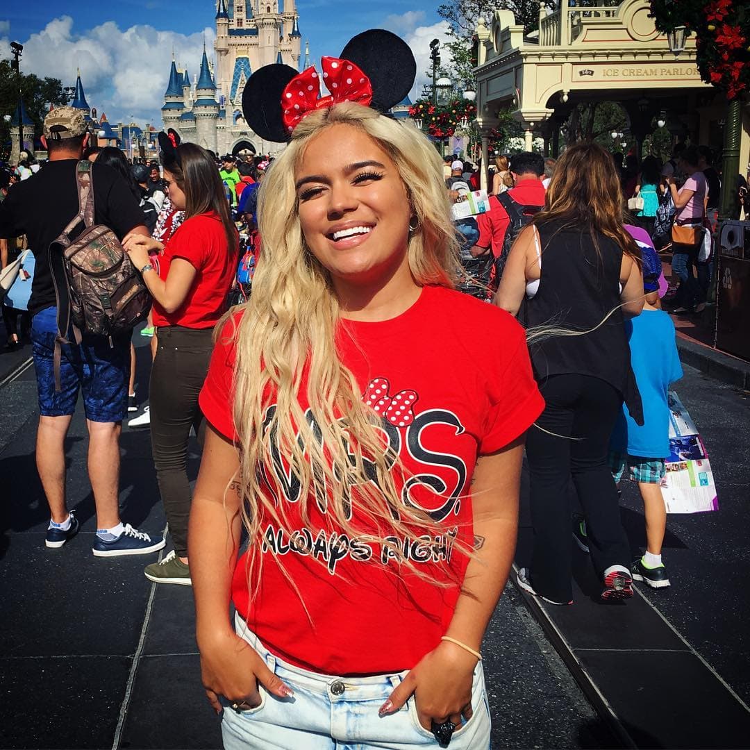 El parque Magic Kingdom es uno de los destinos preferidos de los famosos y Karol G no es la excepción.