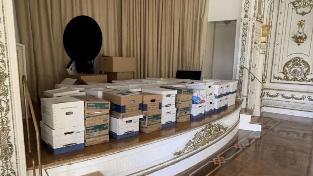 Cajas de documentos en Mar-a-Lago, la residencia privada de Donald Trump en Pam Beach, Florida.