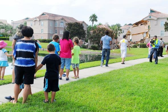 El artista de grafiti de 18 años, Israel Hernández Llach murió por un disparo de taser realizado por la policía de Miami Beach. Su crimen aparente: un grafiti.