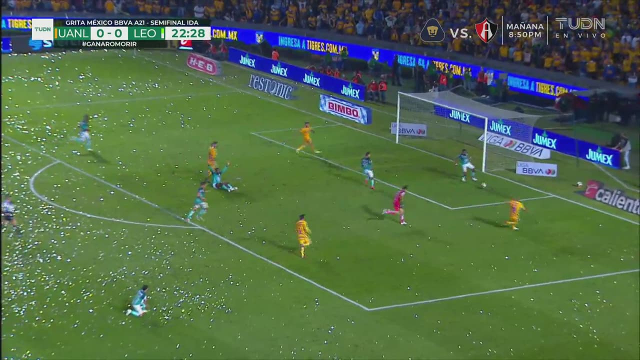 'Chaka' Rodríguez se quita a Cota y no pude anotar ante León