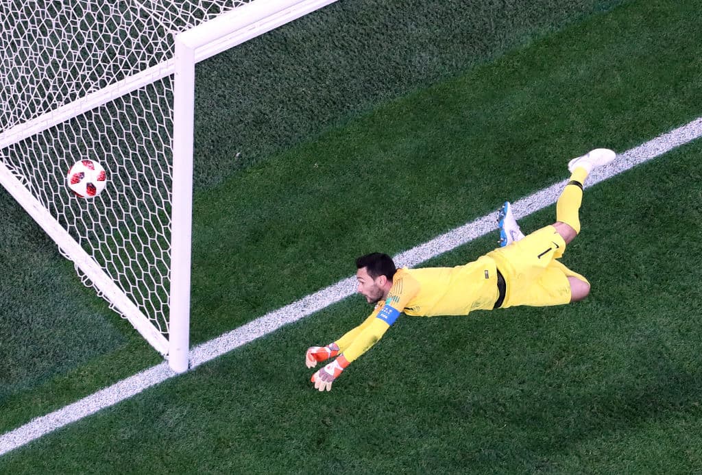 Esta fue una de las paradas que sin duda se postula como una de las atajadas del Mundial, que incluso podría pasar a la historia si Francia la consolida con un título en la final.