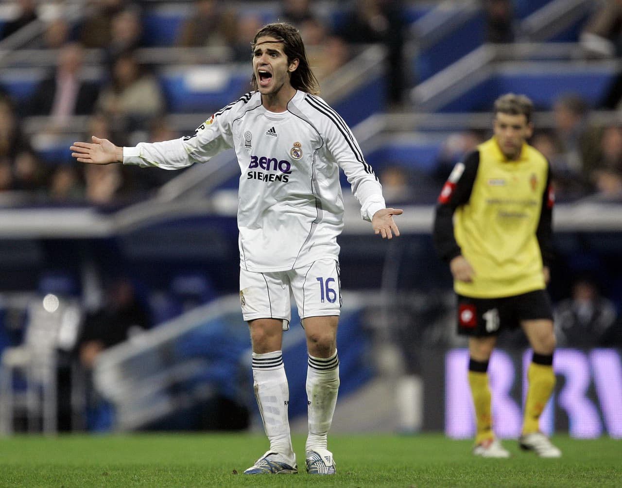 Cuatro temporadas y media estuvo el argentino Fernando Gago en el Real Madrid. Se decía que era el nuevo Redondo, pero su juego no llenó. Jugó 121 partidos, marcó un gol y puso 16 asistencias.