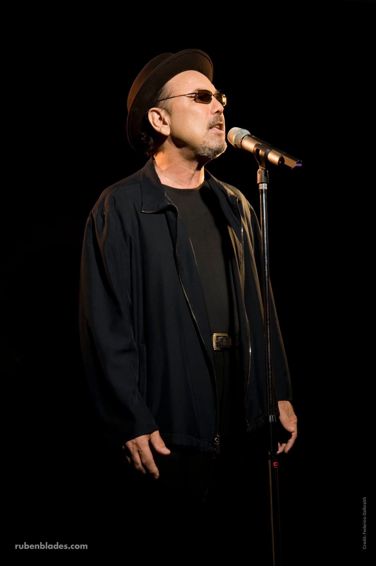 <b>Rubén Blades</b> es uno de los artistas latinoamericanos más importantes de la historia y será galardonado como Persona del Año 2021 de La Academia Latina de la Grabación en la 22a Entrega Anual del Latin GRAMMY y además nos deleitará con su música.
<br>En su larga trayectoria ha recibido ocho Latin GRAMMY y nueve GRAMMY y en esta edición está nominado en las categorías Álbum del Año y Mejor Álbum de Salsa, gracias a sus dos más recientes producciones, 'Salswing!' y 'Salsa Plus!', respectivamente.