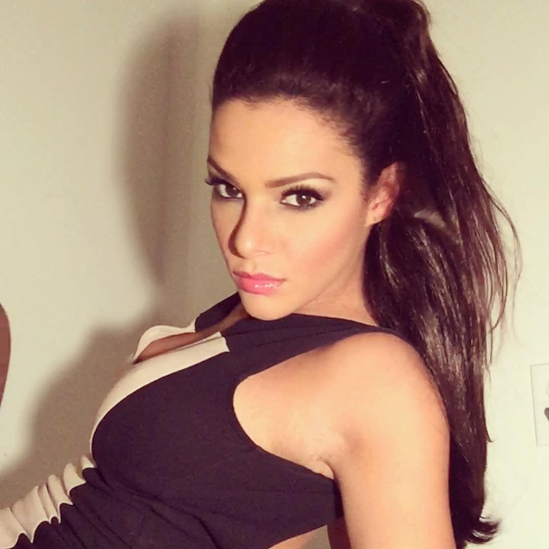 Este domingo en el segundo show de NBL VIP, se revelarán los nombres de las dos participantes que entrarán a la competencia. No te lo pierdas a las 8/7C por Univision.