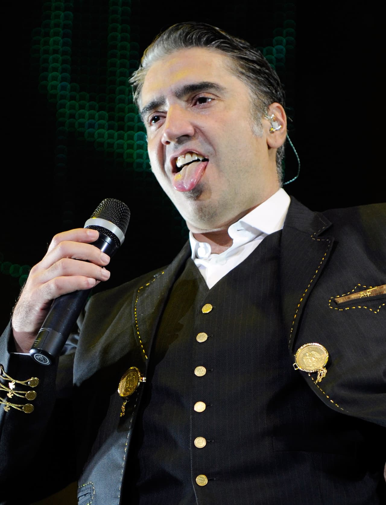 La respuesta de Alejandro Fernández no se hizo esperar y durante su presentación en el palenque de Guadalajara, a principios de noviembre, lanzó un mensaje contra quienes sugerían que podría estar consumiendo sustancias prohibidas.
<br>