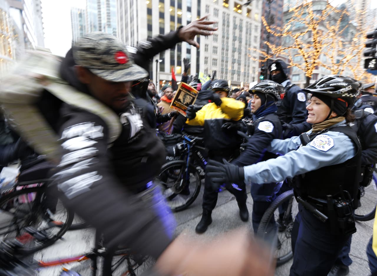 Hispanos y afroamericanos piden dimisión del alcalde de Chicago en 'Navidad Negra'