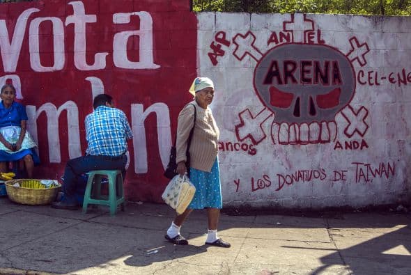 Los candidatos son Salvador Sánchez Cerén del izquierdista Frente Farabundo Martí para la Liberación Nacional (FMLN, en el poder).