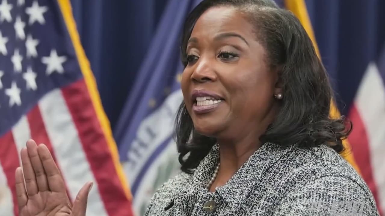 Corte Suprema de EEUU podría frenar intento de destituir a Lisa Cook de la Fed