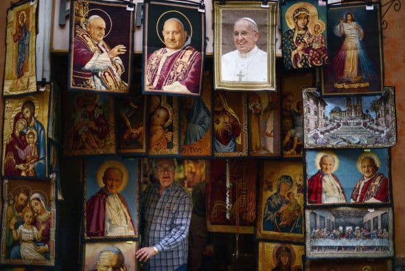 Las calles cortadas, los atascos alrededor del centro han obligado a las autoridades de la capital a preparar un dispositivo especial con cinco mil agentes encargados entre otras de dirigir el tráfico de peatones.