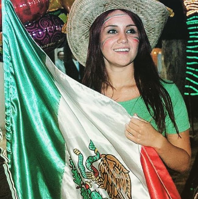 Su colega y ex compañera de RBD, Dulce María prefirió ser más sencilla pero sin perder el estilo mexicano.