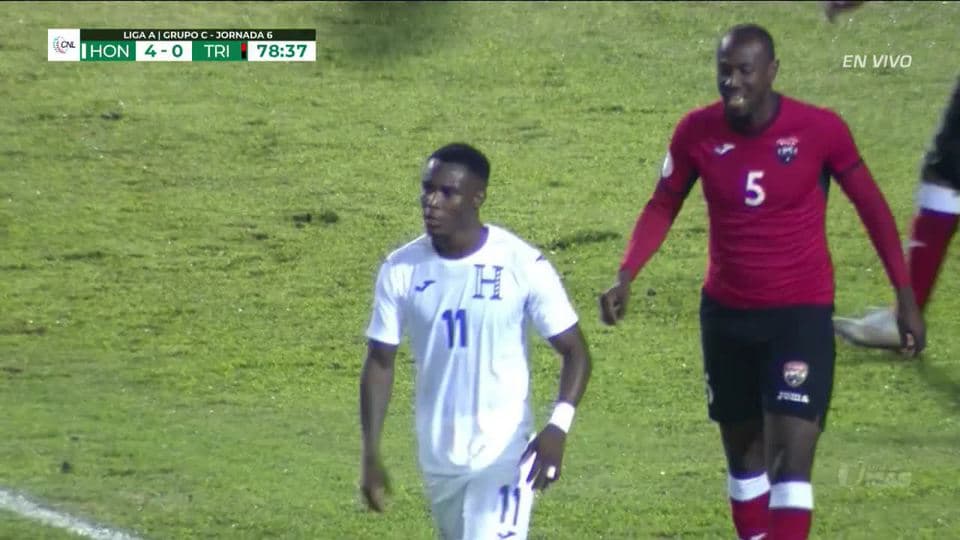 Tiro desviado de Brayan Moya