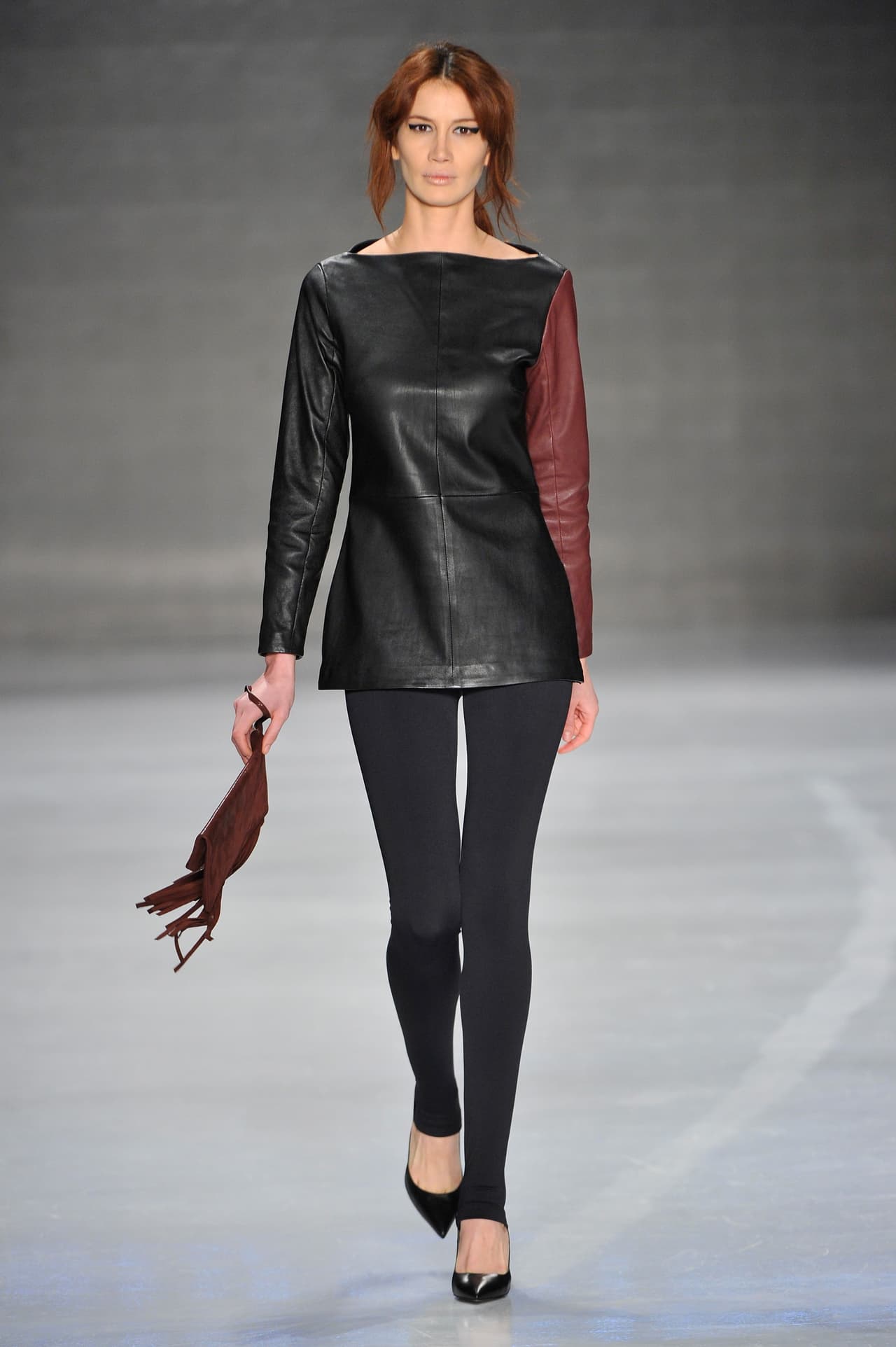 Conjunto con piezas de piel