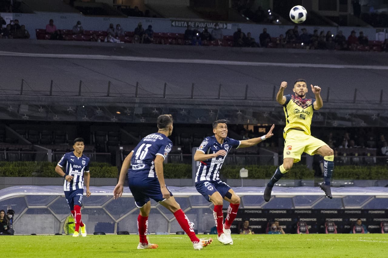 América sacó un empate ante Rayados con polémica inculida.