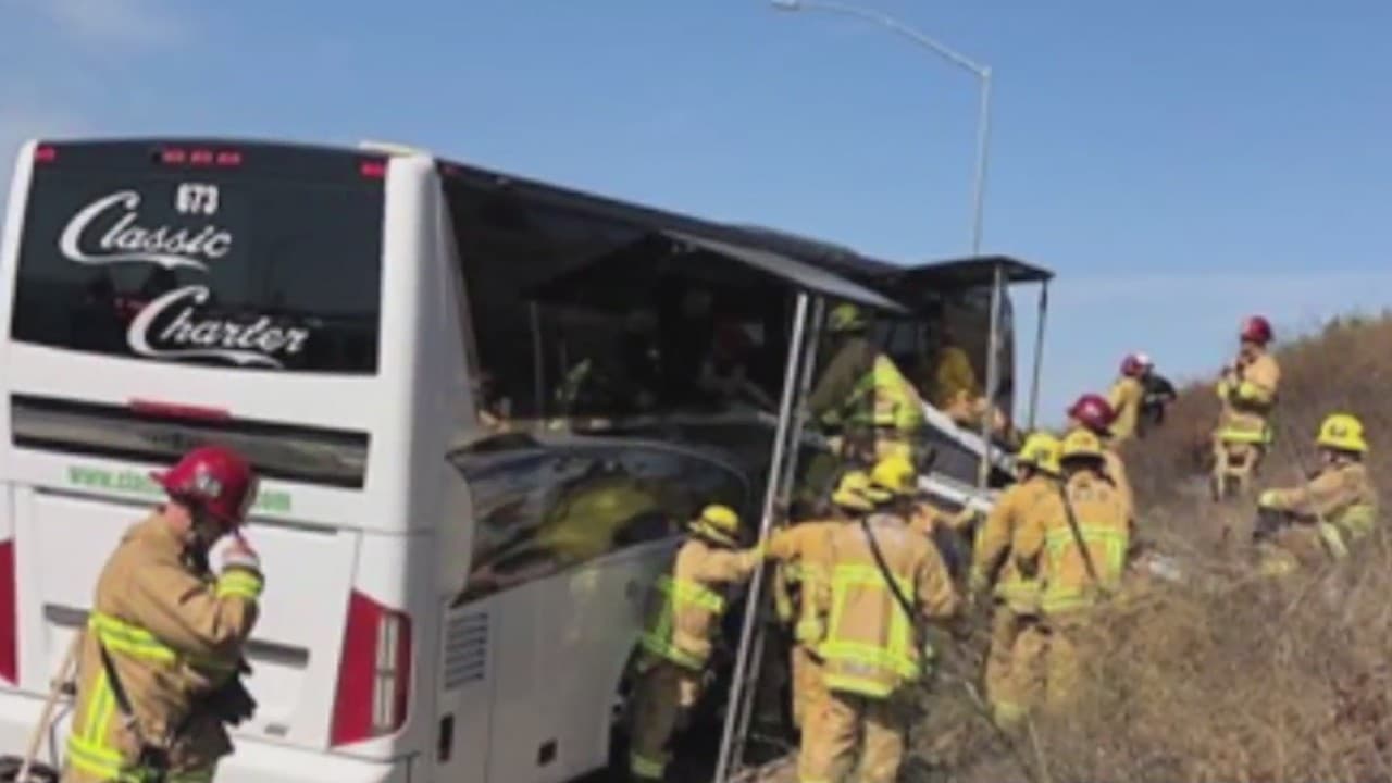 Bus charter con 33 niños a bordo choca 10 minutos antes de llegar a destino 