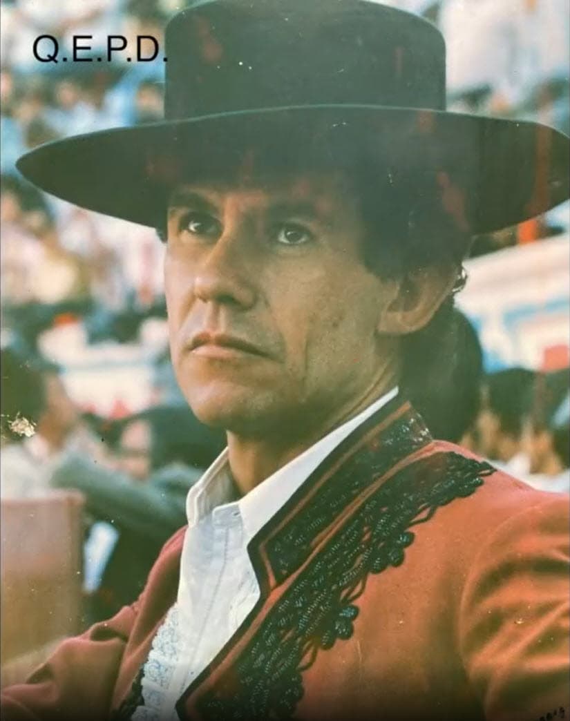 "Carlos (foto) lamentablemente tenía SIDA, el tenía un SIDA que le llaman transmisor […] Se estaba controlando con medicamentos muy fuertes".
<br>