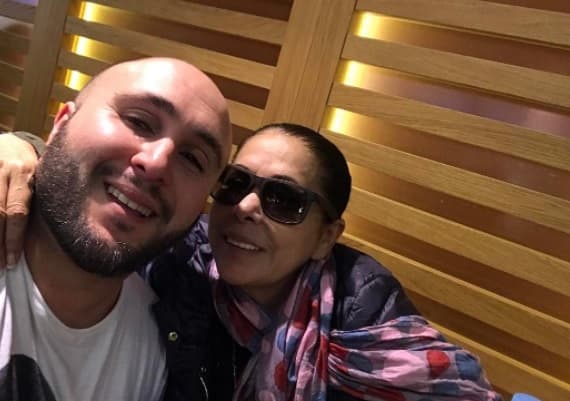 'Paquirrín' también estuvo alejado por un largo rato de su madre luego de que ella no estuviera de acuerdo en cómo llevaba su vida privada. La distancia terminó y todo regresó a su curso normal.