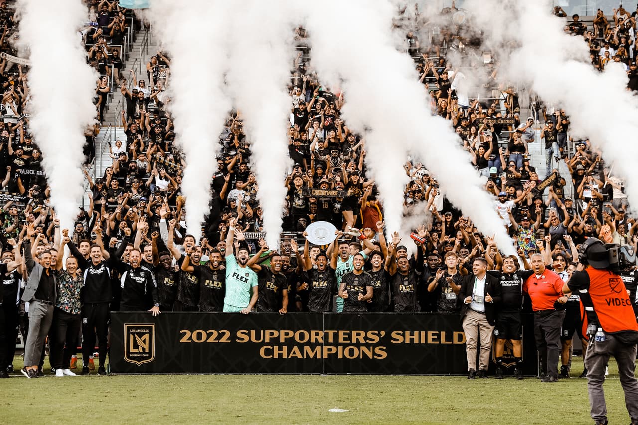 <br>Esta es la segunda ocasión en la que Los Angeles Football Club logra la Supporters’ Shield. En 2019, en la que logró imponer incluso récord de puntos en la liga, 72, no pudo obtener la corona de la MLS.
<br>
<br>FOTO: LAFC