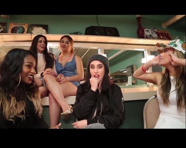 En el backstage son dinamita pura y hacen todo por verse muy reinas a la hora de aparecer sobre el escenario.