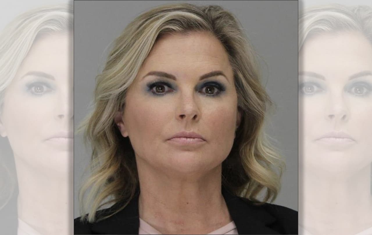 Fiscal General de Texas pide la liberación inmediata de dueña de peluquería que violó orden de quedarse en casa