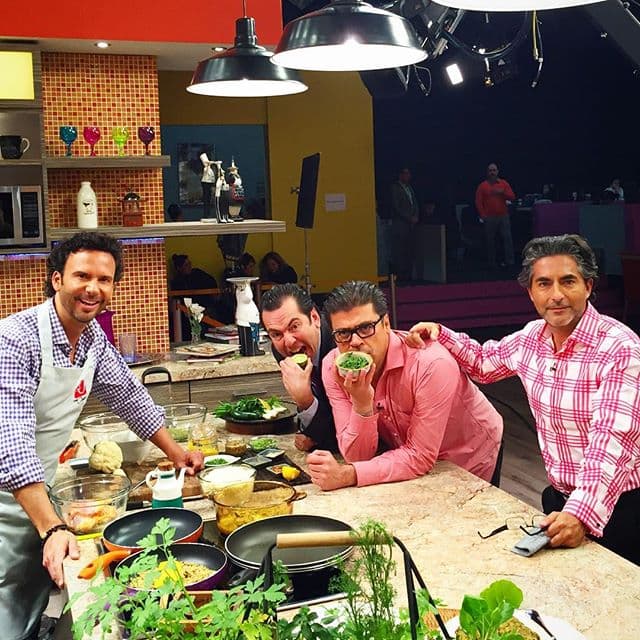 A los chicos les encanta cocinar si se trata de hacerlo entre amigos.