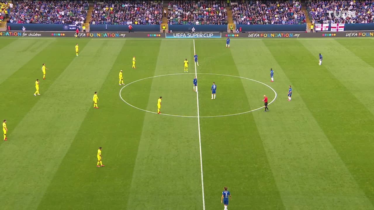 Arranca el partido y la pelota está en juego.