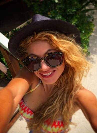 De acuerdo con información de la revista People en Español, todo inició en 2002, cuando Paulina le debía 5,847,000 pesos al Servicio de Administración Tributaria (SAT), pero como nunca canceló ni impugnó de forma legal la deuda, el SAT ordenó el embargo de sus cuentas bancarias e inmuebles en 2003.