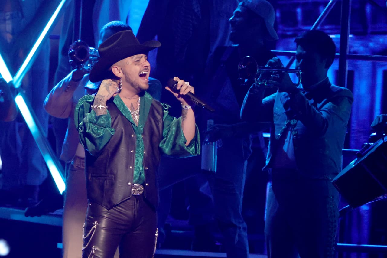 <h2 class="cms-H2-H2">Christian Nodal - 7 nominaciones</h2>
<br>
<br>-Artista Premio Lo Nuestro Del Año
<br>- Álbum Del Año
<br>- Artista Masculino Del Año - Regional Mexicano
<br>- Canción Del Año – Regional Mexicano
<br>-Colaboración Del Año – Regional Mexicano
<br>- Canción Mariachi/Ranchera Del Año – Regional Mexicano
<br>-Álbum Del Año – Regional Mexicano