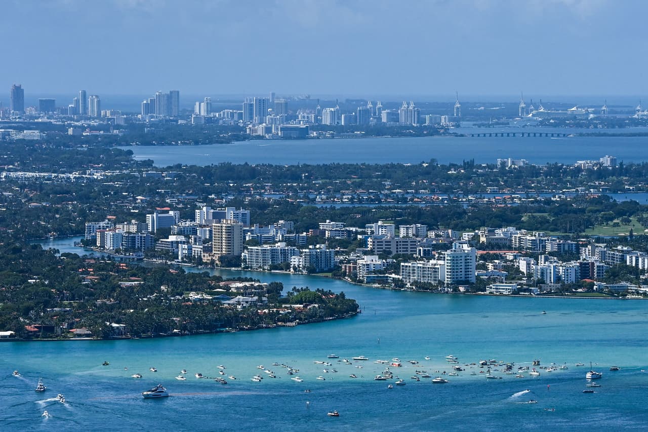 En total, el estado de Florida recibió 31,4 millones de turistas en el segundo trimestre del 2021, con un aumento del 220% con respecto al 2020.