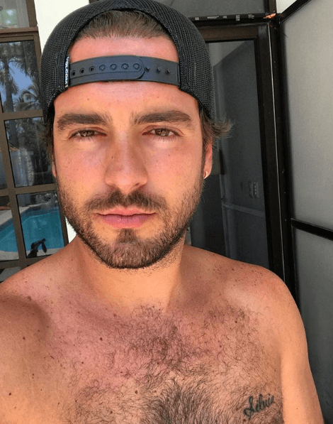 De acuerdo con Papik Ramírez Bernal, el actor fue elegido como 
<b>'Sinaloense Ejemplar' </b>por un consejo de 120 ciudadanos distinguidos también y de un total de casi 2,000 prospectos.