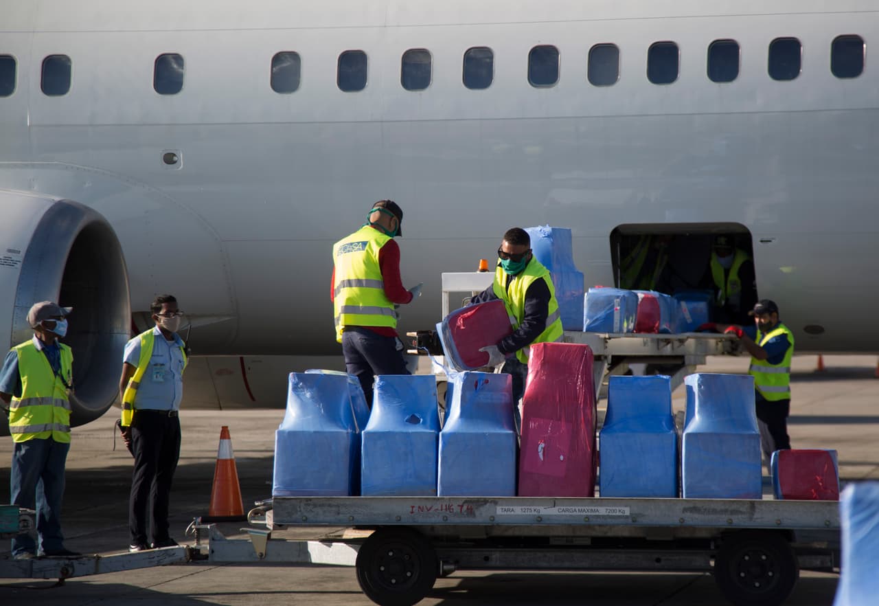 Políticos y empresarios cubanoestadounidenses del sur de Florida envían insumos médicos a La Habana