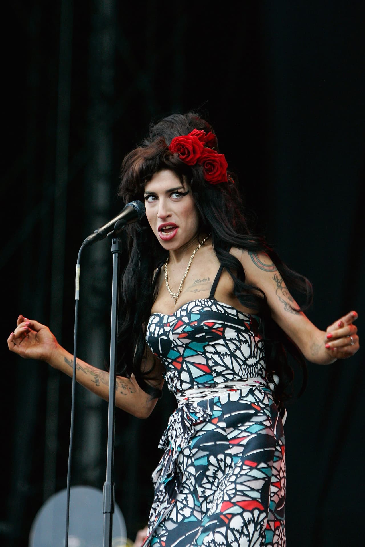 El informe, dado a conocer el 26 de octubre de 2011, explicaba que la muerte se debió a un alto contenido de alcohol en el cuerpo de la cantante.