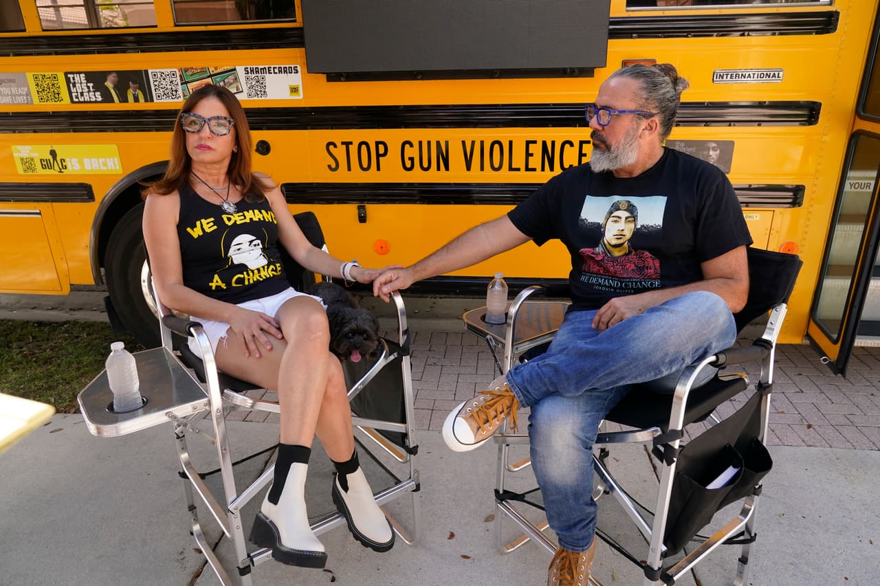 Patricia y Manuel Oliver hablan durante una entrevista el pasado 10 de enero de 2023.