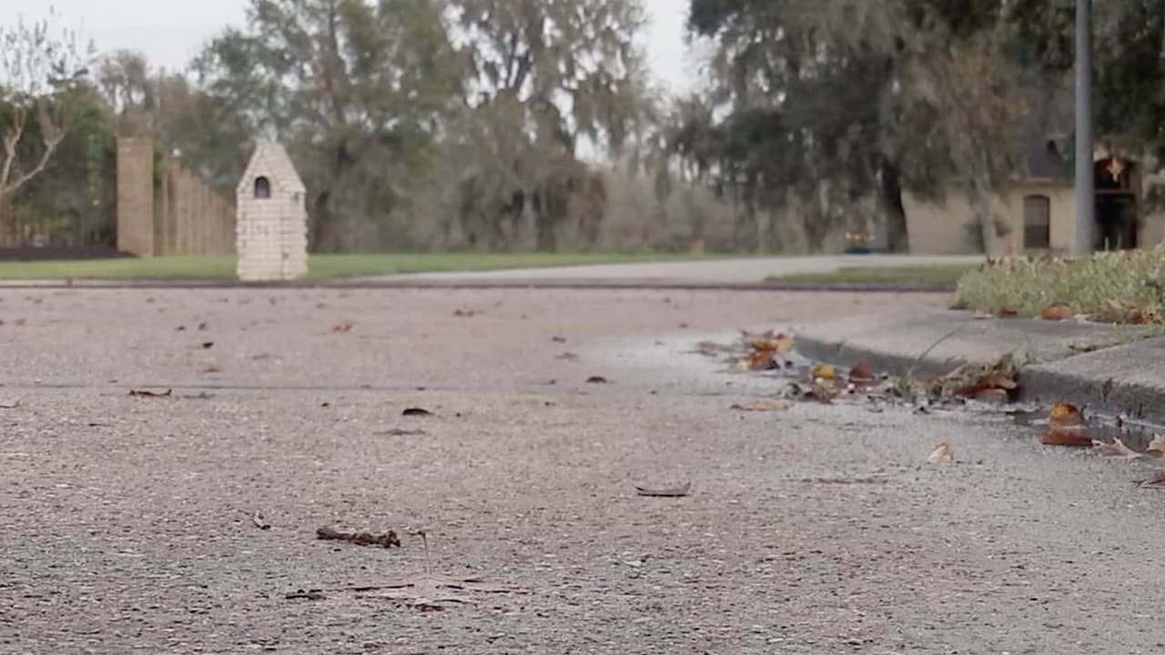 Debido al ataque, el joven perderá su tercer año de preparatoria y 
<b>probablemente no podrá practicar deportes en el futuro, establece la demanda.</b>