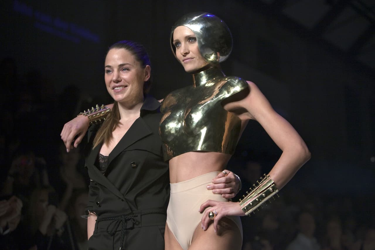 Hace tan sólo un mes, esta belleza se había convertido en mamá por primera vez.