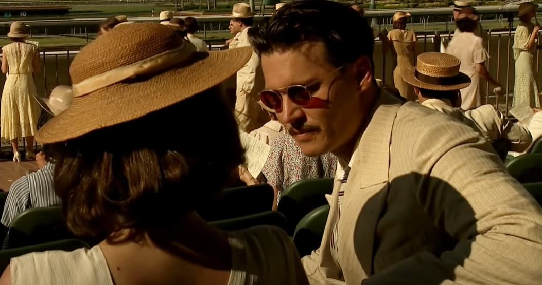 Cuando escapan de la cárcel, continúan su vida como asaltantes de banco, por lo que la policía los etiqueta como “enemigos públicos”. En lugar de provocar terror y desconfianza en la gente, la clase trabajadora les toma cariño, por lo que la tarea de la policía de capturarlos se complica.