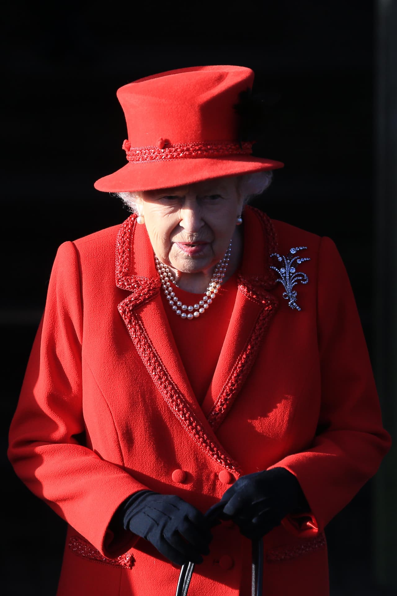 Según el medio, la cuenta bancaria de la reina se vio afectada debido a los costos de mantenimiento en algunas de sus propiedades.
<br>