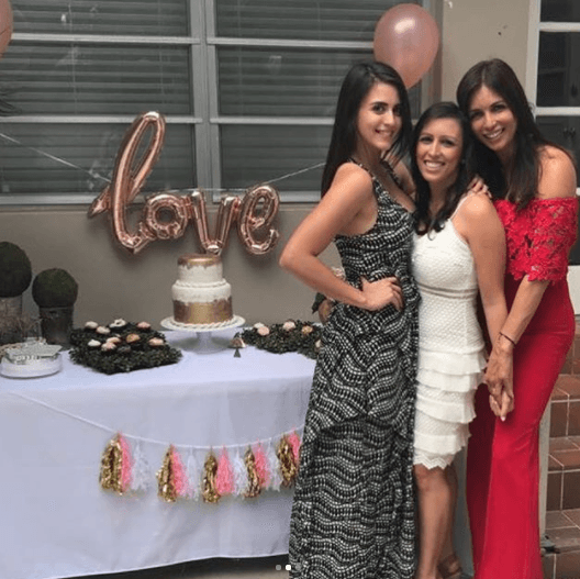 Aunque Giselle ha vivido un torbellino de emociones al planear casi al mismo tiempo las bodas de sus hijas, ella se siente feliz de ver que las dos formarán sus propias familias.