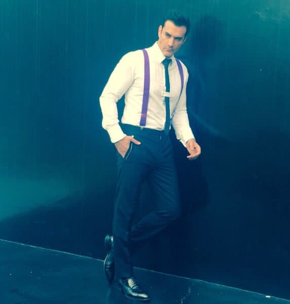 Físicamente se fija mucho en los ojos, las piernas y la sonrisa de una mujer.