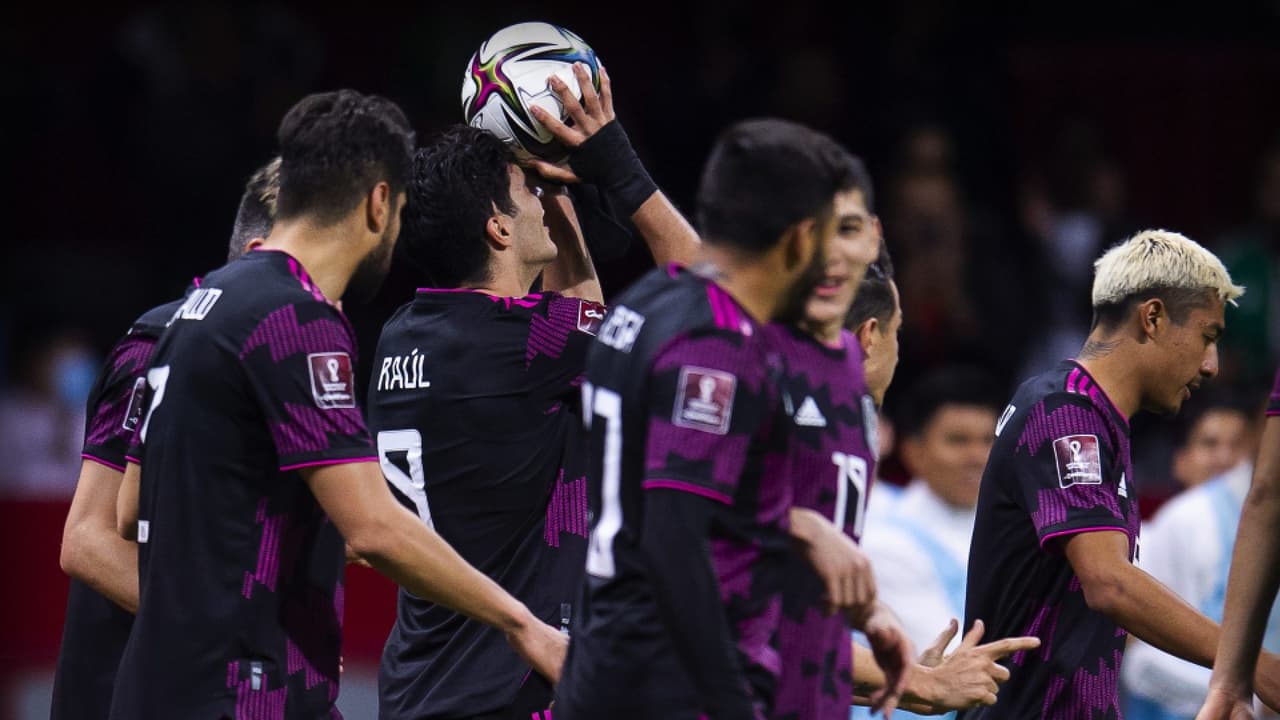 Raúl Jiménez no cierra la puerta a volver a Liga MX o MLS.