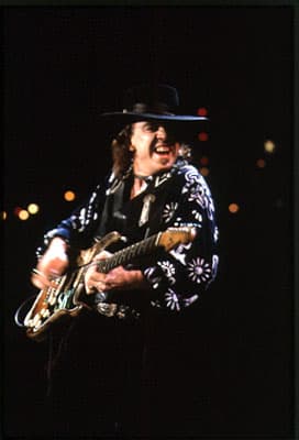 El 27 de agosto de 1990, Stevie Ray Vaughan dio un concierto en el Alpine Valley Resort en East Troy, Wisconsin. La noche anterior había tenido una pesadilla en la que asistía a su propio funeral, con miles de personas llorando. Al despegar en un helicóptero a la 1 am, en medio de una neblina densa, se estrelló contra una pista de esquí. Esa misma tarde, miles de fans llenaron el Zilker Park de Austin, Texas, en una vigilia con velas.