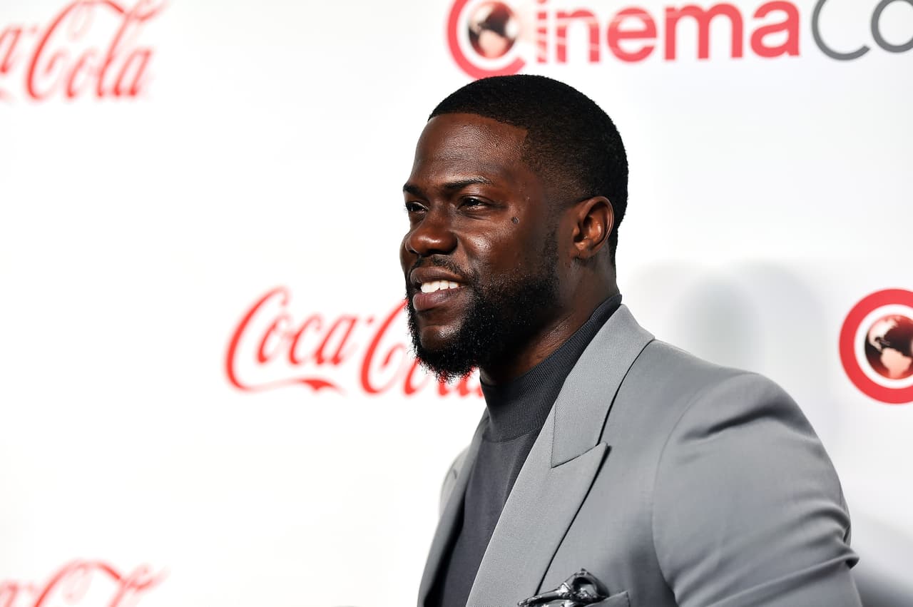 El portal también dijo que una fuente cercana al actor les informó que los médicos 
<b><a href="https://www.univision.com/shows/despierta-america/detras-de-camaras-kevin-hart-aprendio-espanol-y-francisca-un-poquito-de-ingles-video" target="_blank">completaron exitosamente la cirugía</a></b> el domingo por la noche. 
<br>