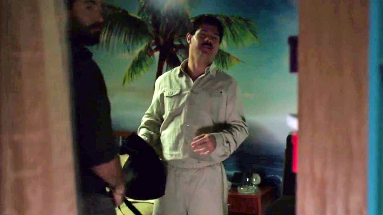 One of his cell walls was papered with the landscape of a lonely beach (maybe one of the paradisiacal beaches in Sinaloa).