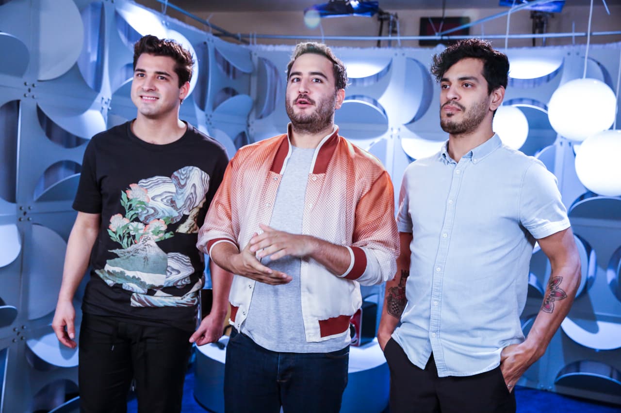 Durante su visita al set hablaron de su colaboración con Nicky Jam y de su incursión en otros géneros musicales.