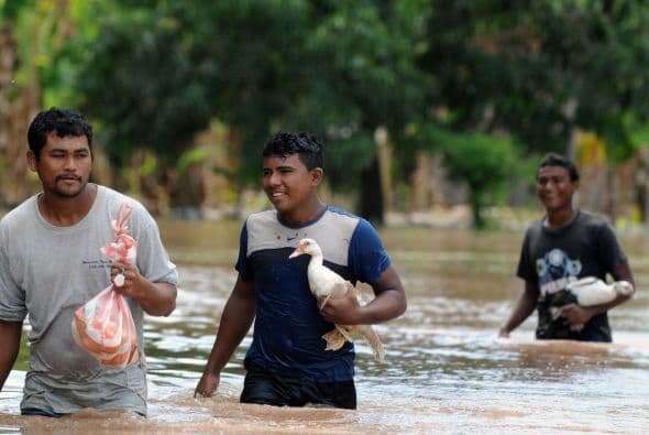 La represa 'El Cajón' y situada en la zona de Santa Cruz de Yojoa, al norte de la capital, ha sido sometida a cuatro descargas de agua controladas para mantener un nivel que le permita seguir operable.