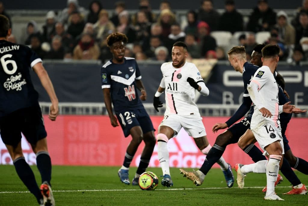 Mbappé y Neymar son los reyes de la noche, el francés anotó un gol y le dio dos asitencias a Ney en la victoria 2-3 sobre el Bordeaux.