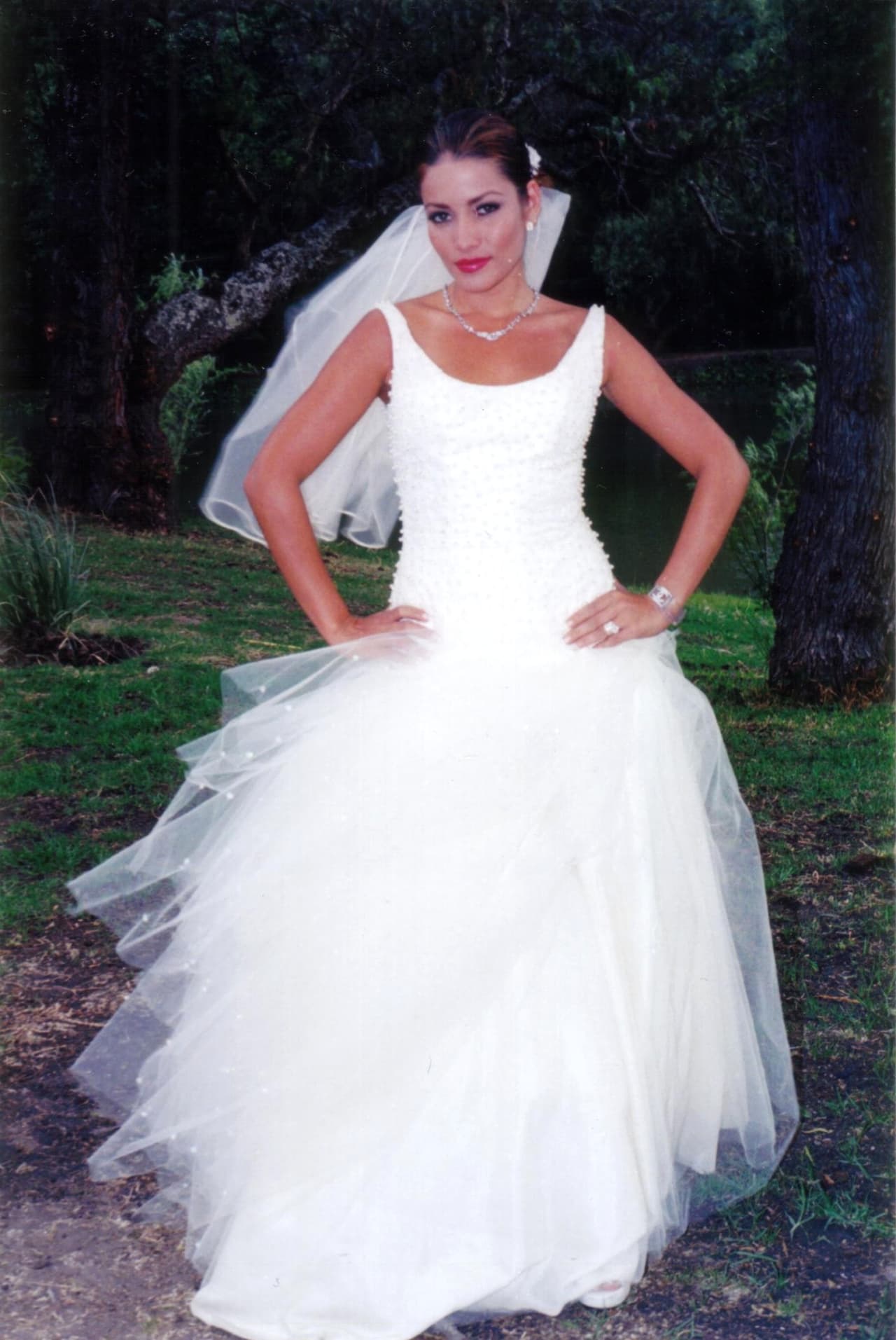 En esta historia se vistió de novia.