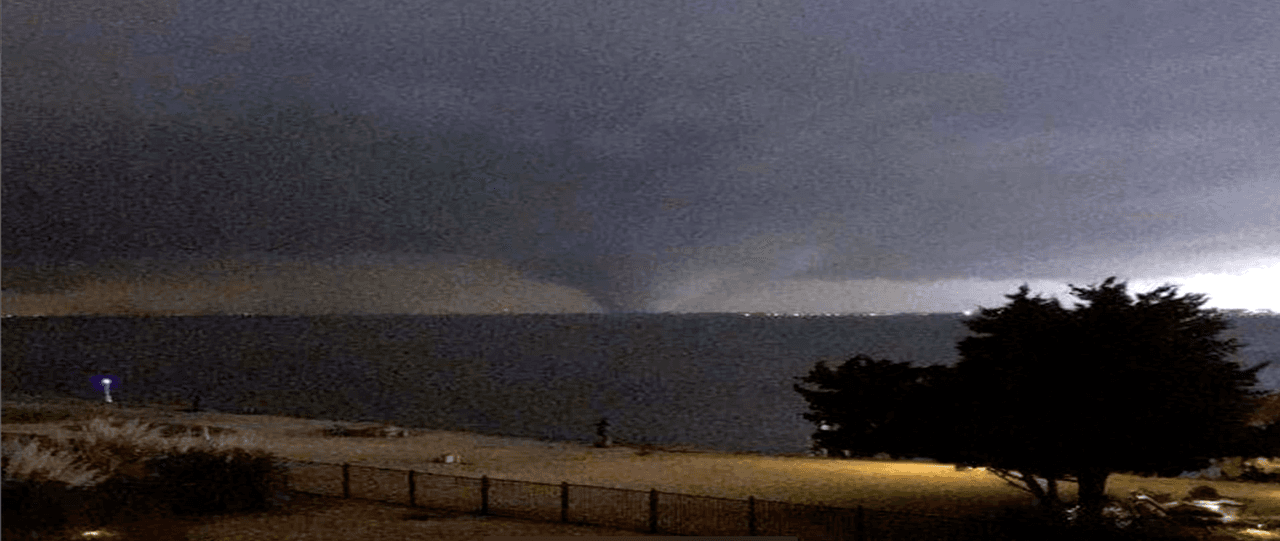 Un tornado cobró la vida de 8 conductores en Garland en el 2015. Manejar mientras hay una advertencia de tornado puede ser mortal.