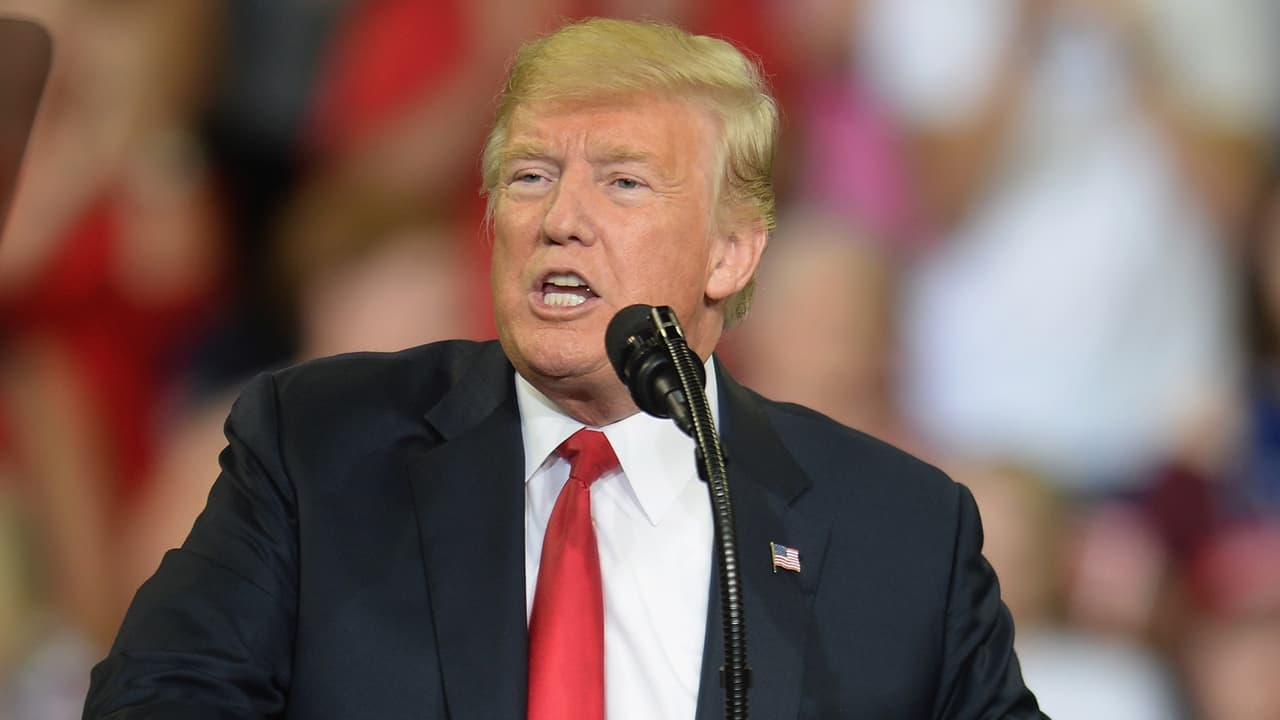 Un 60% de los estadounidenses desaprueba el desempeño laboral de Donald Trump, según sondeo