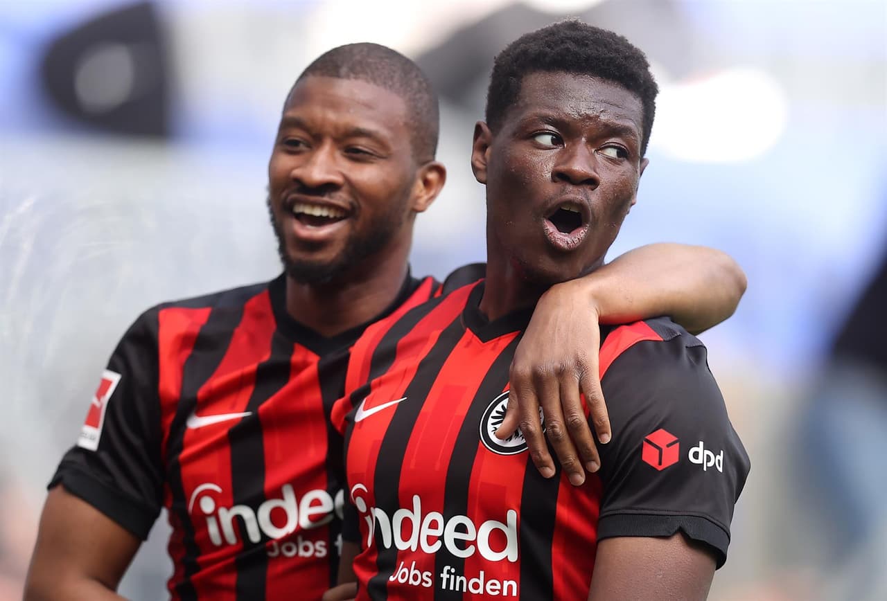 Koln 1-0 Schalke, Unione Berlín 2-1 RB Leipzig, Hoffenheim 2-1 Hertha Berlín, Bayern Múnich 5-2 Augsburg, Borussia Dortmund 3-1 Bayer Leverkusen, Eintracht Frankfurt 3-1 Freiburg, Stuttgart 0-2 Arminia Bielefeld, Wolfsburg 2-3 Mainz y Werder Bremen 2-4 Borussia Moenchengladbach.