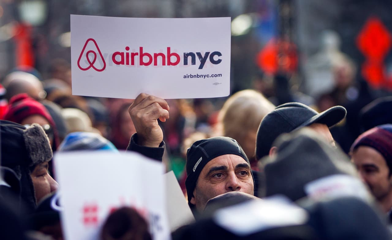 Qué significa la nueva ley que regula Airbnb en Nueva York
